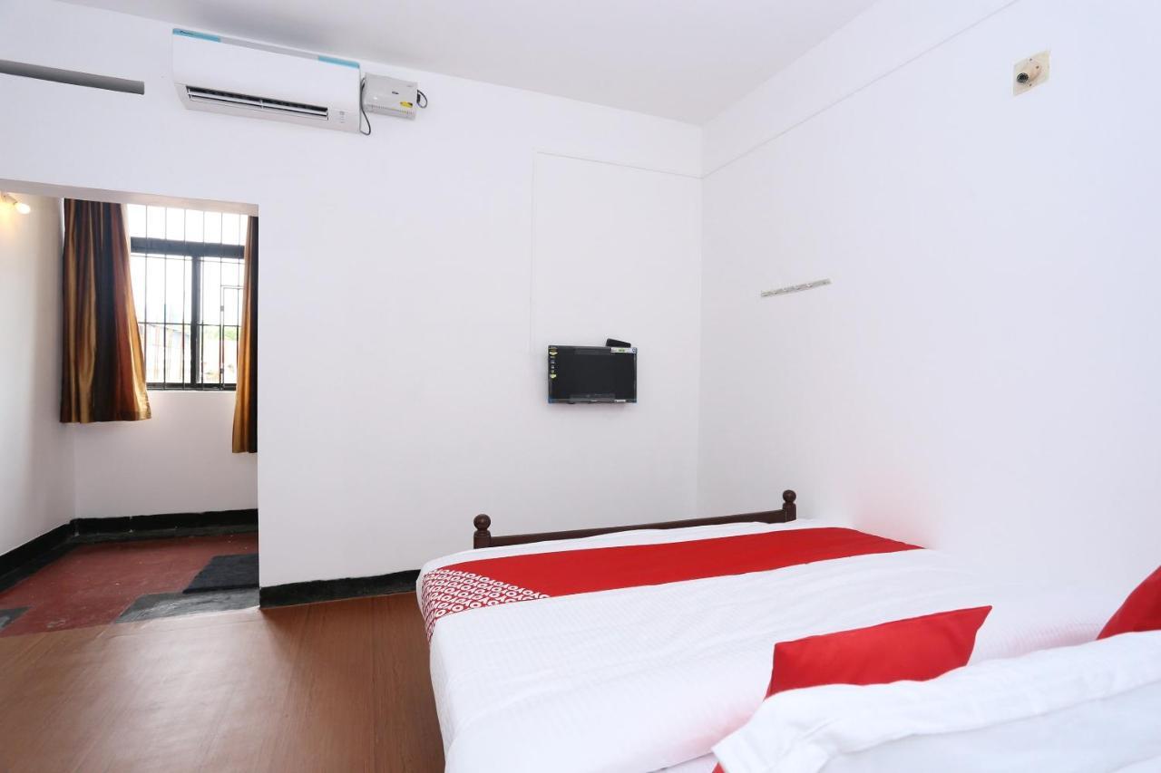 Oyo Flagship Kaveri Tourist Home Guruvayur Exterior photo