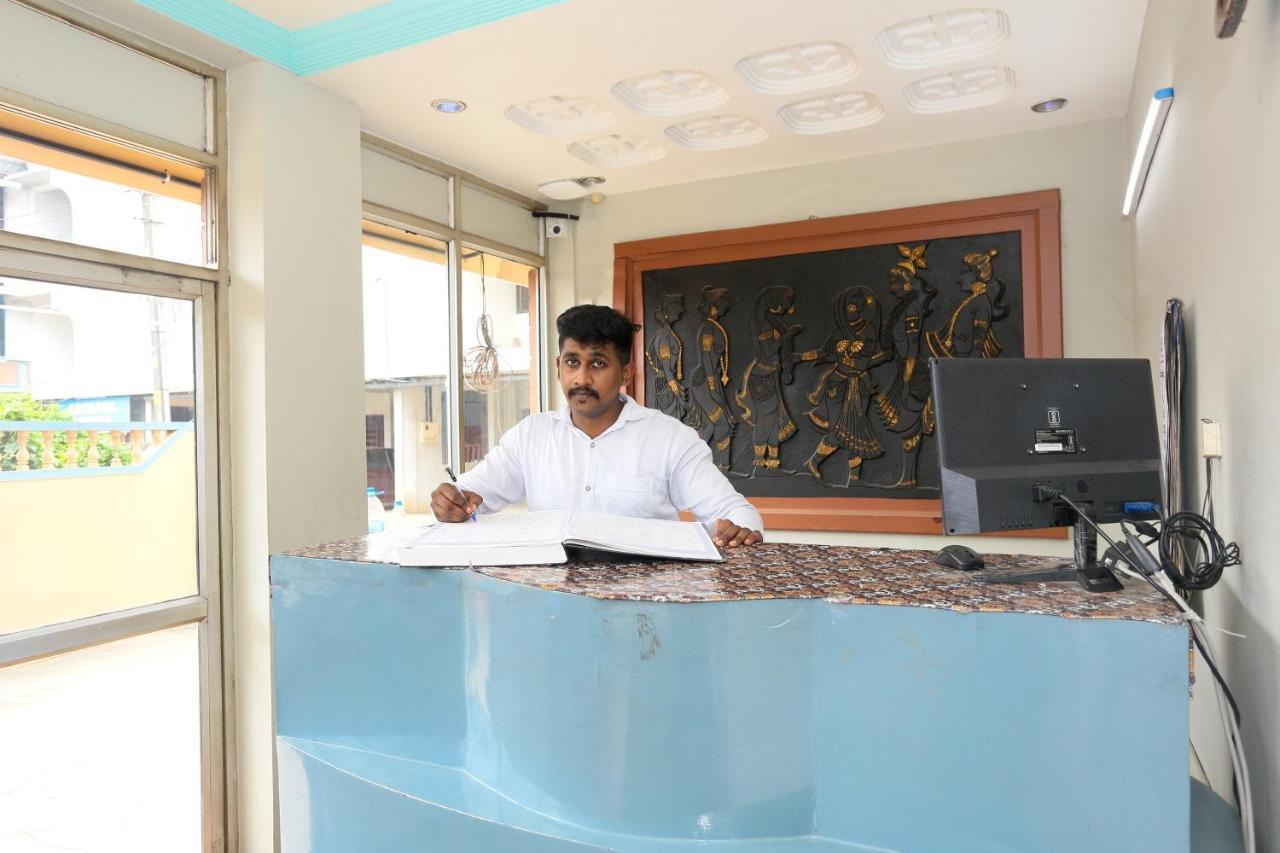 Oyo Flagship Kaveri Tourist Home Guruvayur Exterior photo