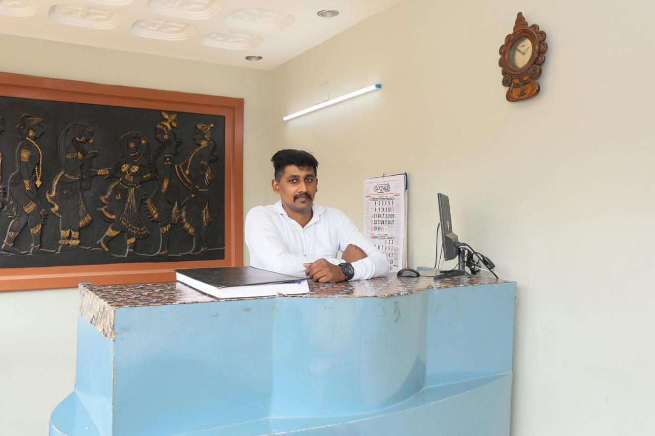 Oyo Flagship Kaveri Tourist Home Guruvayur Exterior photo
